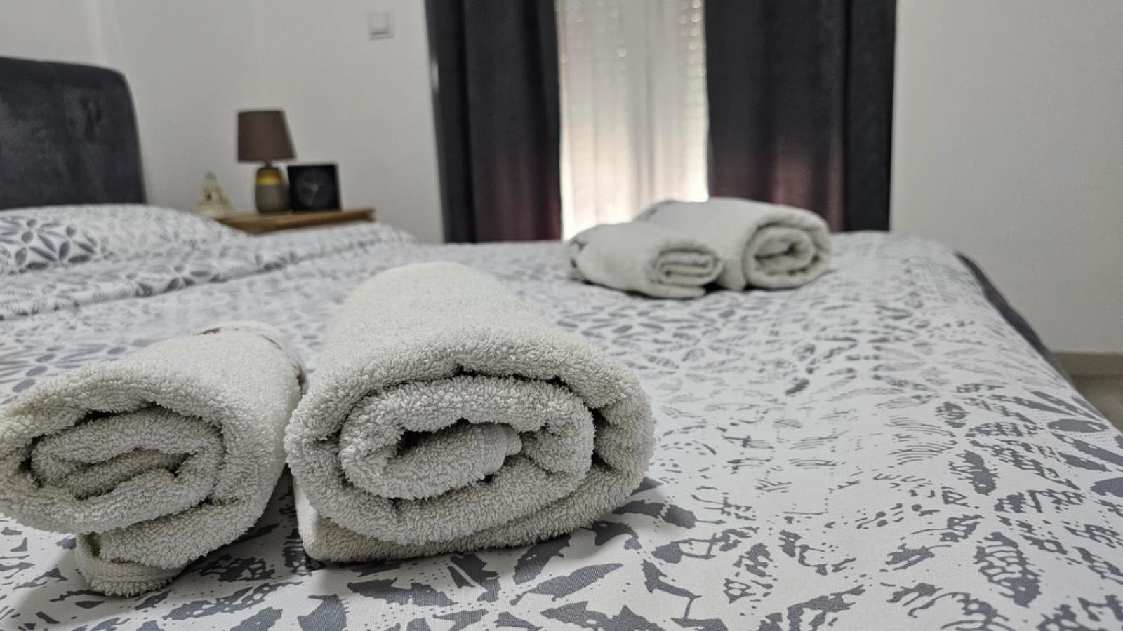 Cozy Apartment - 2 Bedrooms In The Best City Area. Феріжай Екстер'єр фото