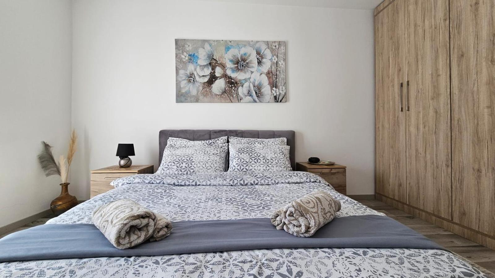 Cozy Apartment - 2 Bedrooms In The Best City Area. Феріжай Екстер'єр фото